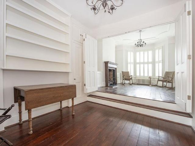 House for rent in Abbeville Village, Greater London