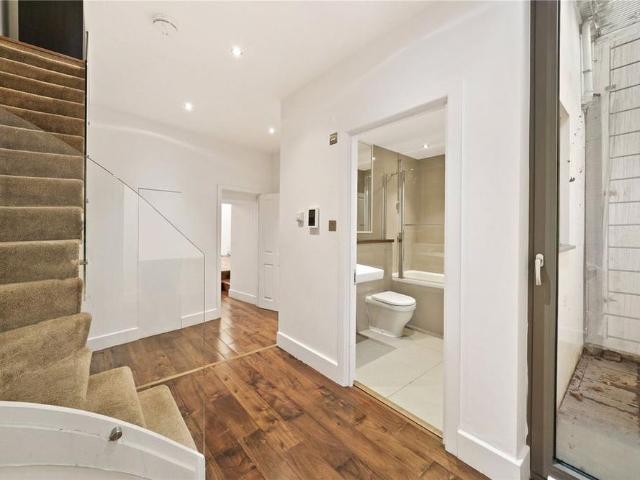 House for rent in Chalk Farm, Cat Hill