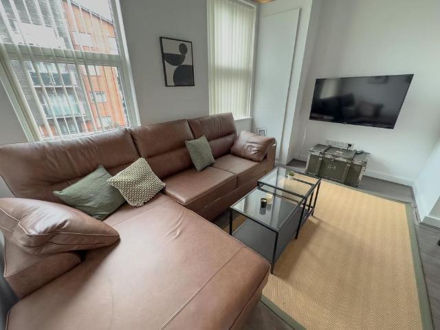 House for rent in Kensington, Calderstones