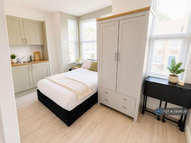 Room for rent in Brompton, Gillingham
