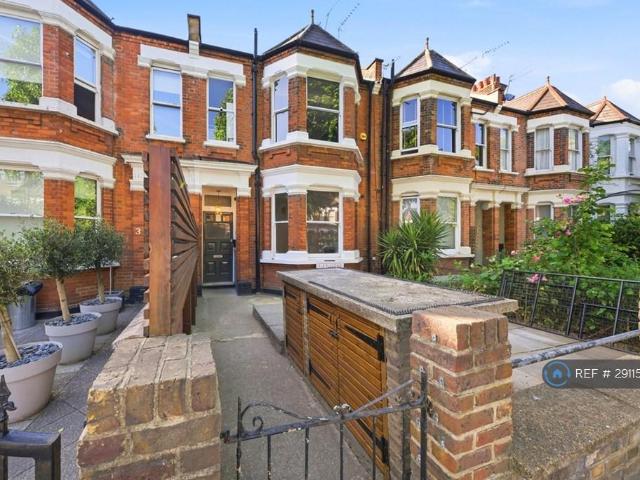 House for rent in North Kensington, Greater London