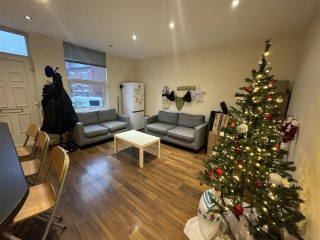 House for rent in Hyde Park, Leeds