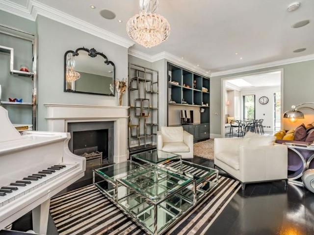 House for rent in North Kensington, Greater London