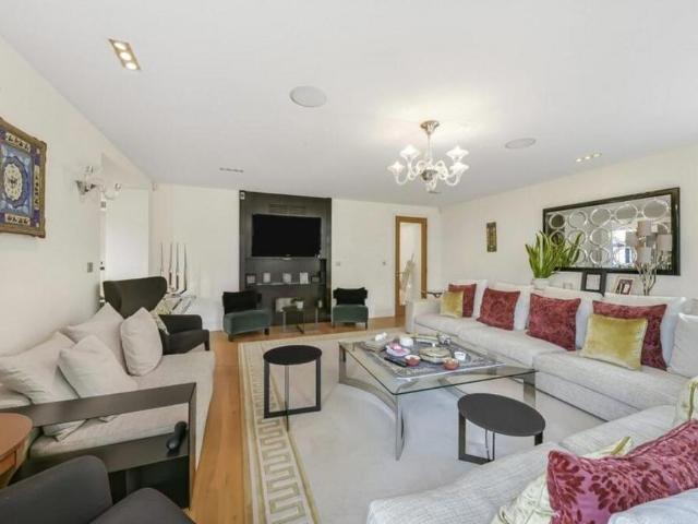 House for rent in Golders Green, Greater London