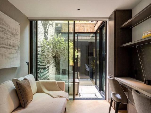 House for rent in Royal Borough of Kensington and Chelsea, Greater London