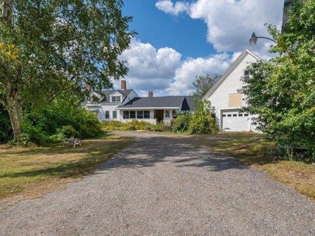 House for sale in Topsham, Maine