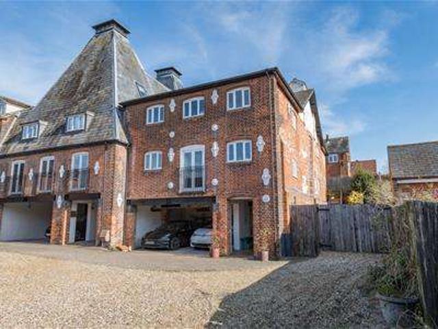 Townhouse for sale in Chelmondiston, Suffolk