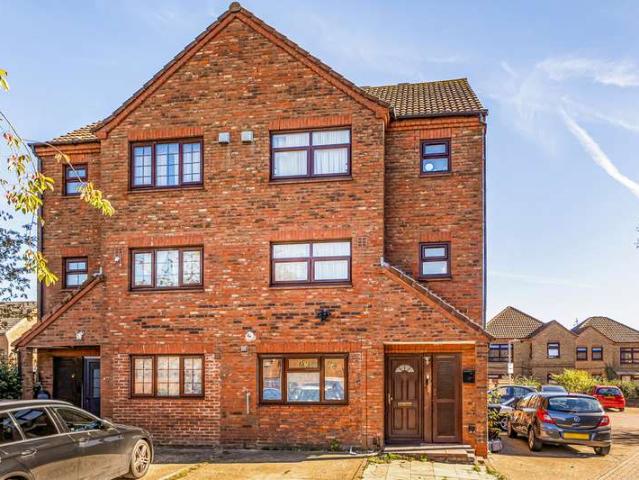 Townhouse for sale in Chalvey, Slough