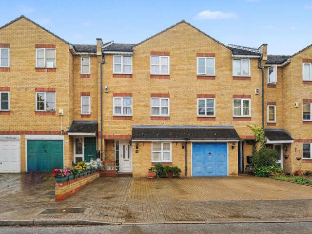 Townhouse for sale in Isle Of Dogs, Greater London