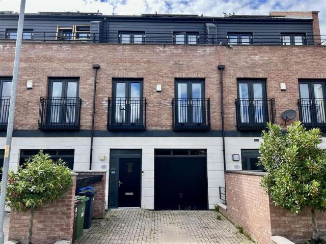 Townhouse for sale in Georgia, Greater Manchester
