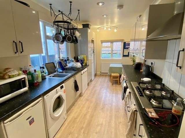 Townhouse for rent in Newtown, Exeter