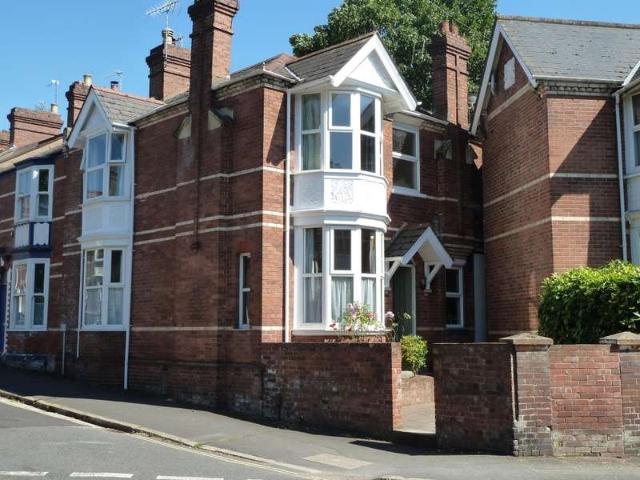 Townhouse for rent in Stoke Hill, Exeter