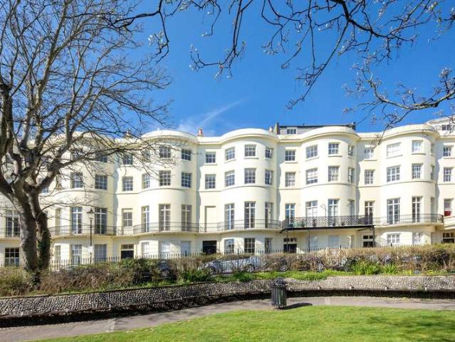 Townhouse for sale in Worthing, West Sussex