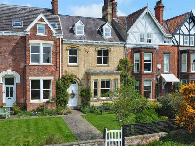 Townhouse for sale in Beverley, East Riding Of Yorkshire