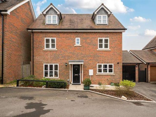 Townhouse for sale in Hampshire