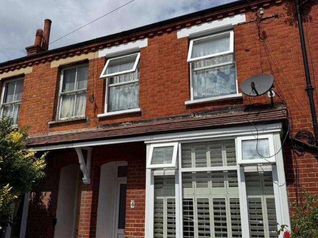 Townhouse for sale in London Borough of Hounslow, Greater London