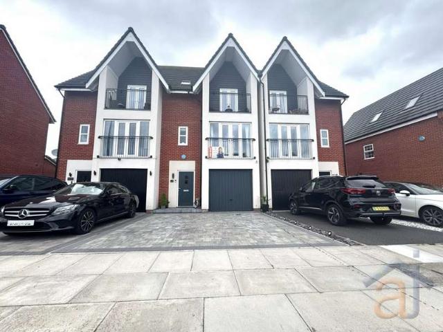 Townhouse for sale in Southport, Sefton