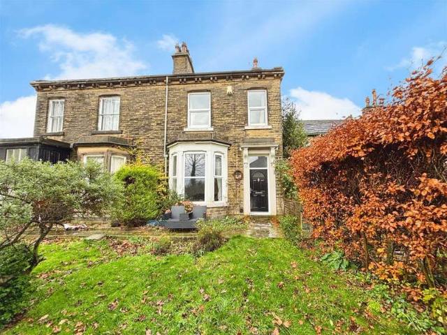 Townhouse for sale in West Yorkshire