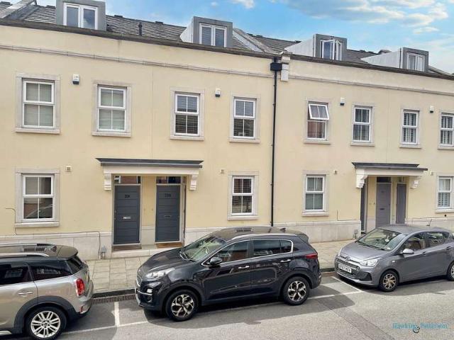Townhouse for sale in Dickens Heath, West Midlands