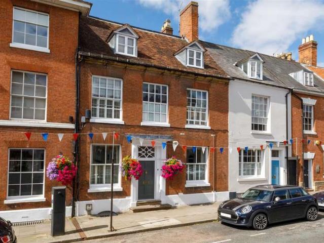 Townhouse for rent in Cliff Hill, Green Close