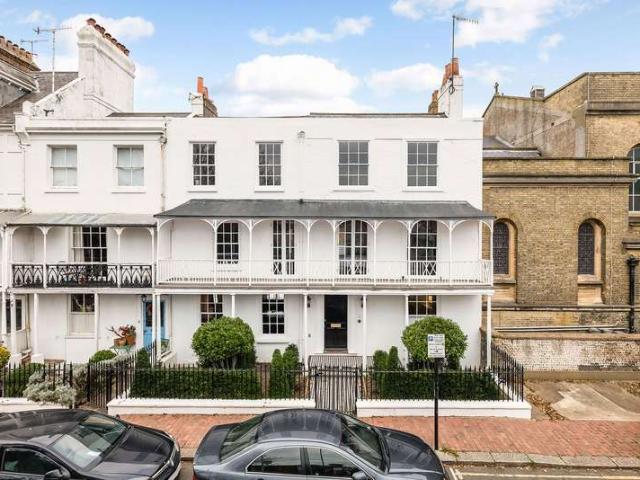 Townhouse for sale in Worthing, West Sussex