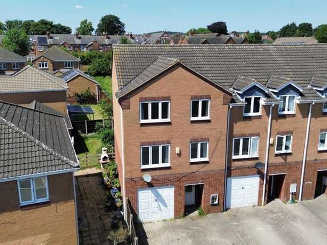 Townhouse for sale in Gedling, East Midlands