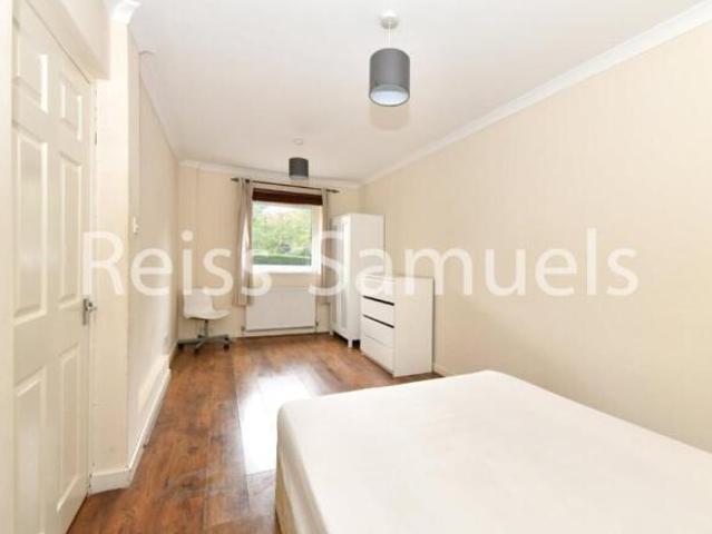 Townhouse for rent in Blackwall, Greater London
