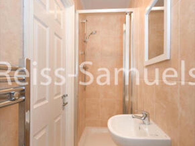 Townhouse for rent in Isle Of Dogs, Greater London