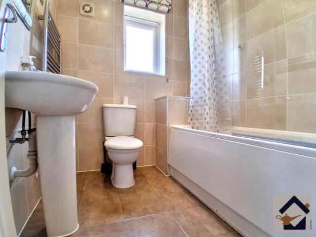 Townhouse for rent in Oxley, West Midlands