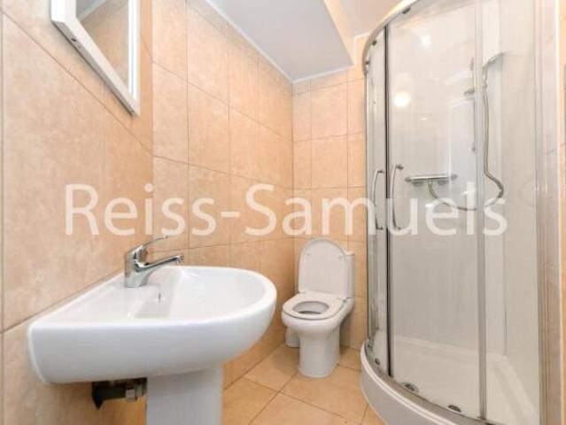 Townhouse for rent in Cat Hill