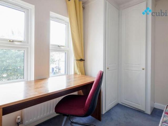 Townhouse for rent in Cat Hill