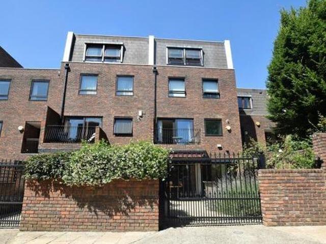 House for sale in Brentford End, Greater London