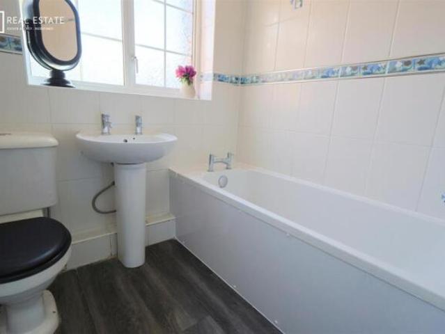 Townhouse for rent in Brompton, Gillingham