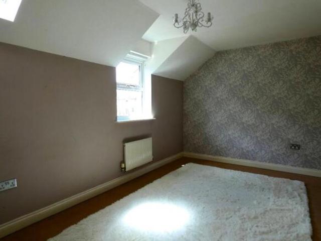 Townhouse for rent in Drighlington, Adwalton
