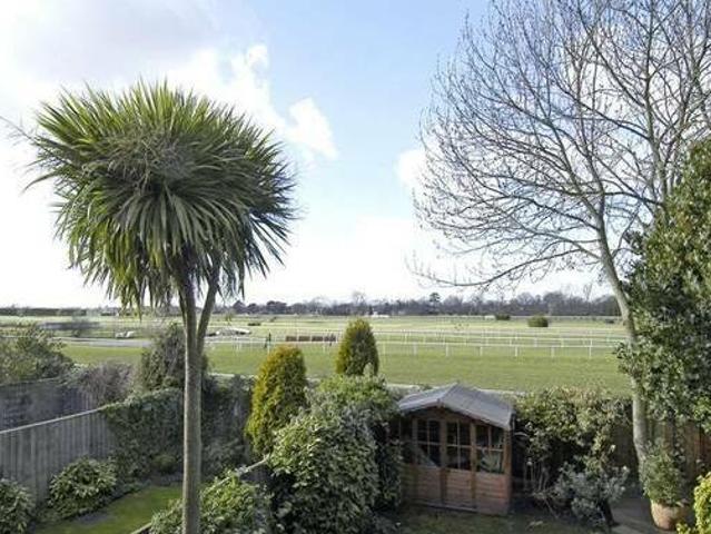 House for rent in Surrey