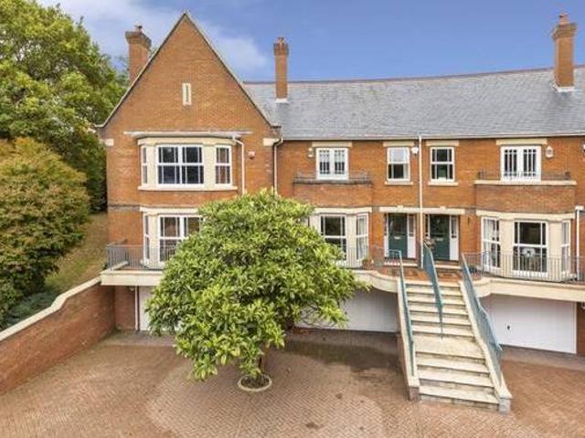 House for sale in Surrey