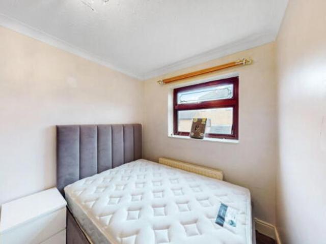 Townhouse for rent in Cat Hill