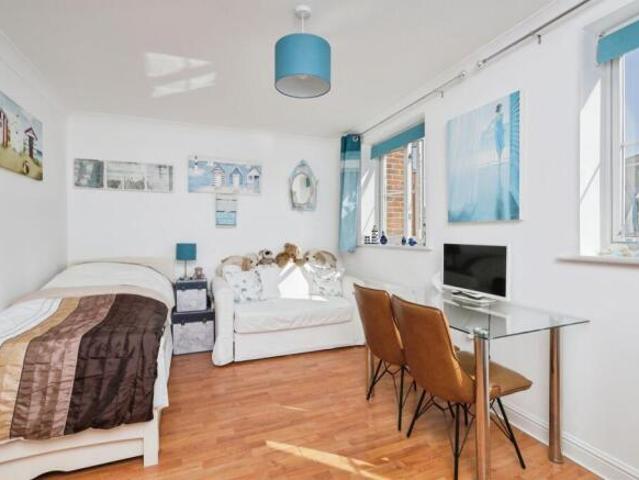 Townhouse for sale in Sovereign Harbour, Eastbourne