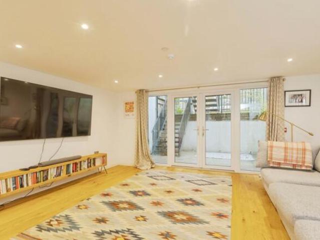 Townhouse for sale in Nevill Park, Sandown Park