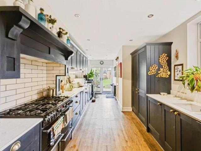Townhouse for sale in Queen's Park, Northampton