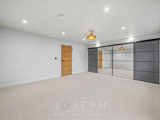 Townhouse for sale in Key Street, Suffolk