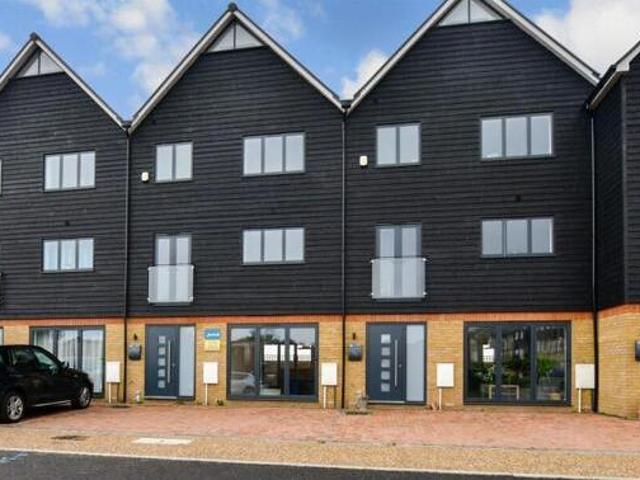 House for sale in Oad Street, Kent