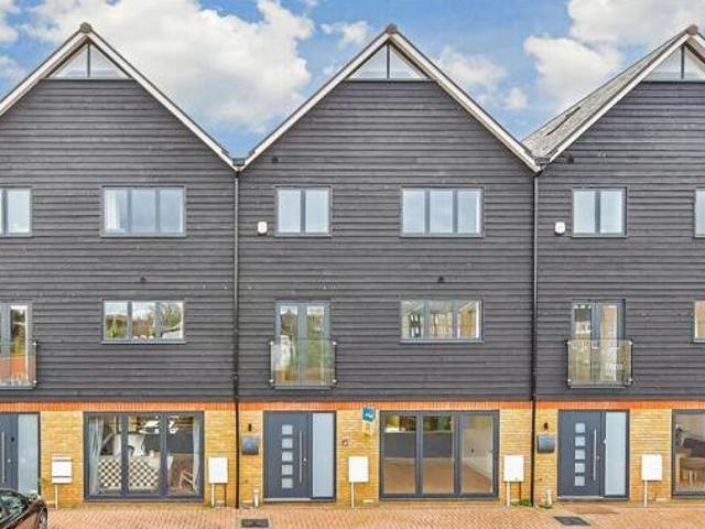 House for sale in Oad Street, Kent