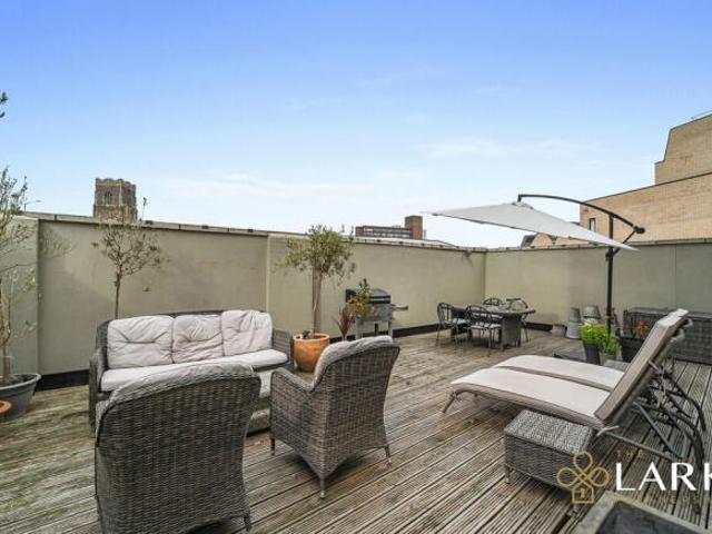 Townhouse for sale in Brook Street, Bourne Vale