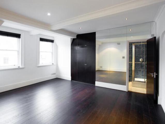 Townhouse for sale in Mayfair, Greater London