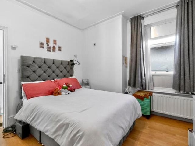 Townhouse for sale in Peckham, Greater London