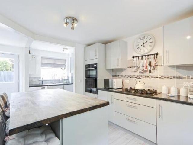 Townhouse for sale in Pudsey, West Yorkshire