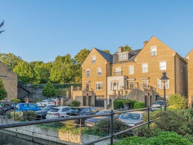 House for rent in Uxbridge, London Borough of Hillingdon