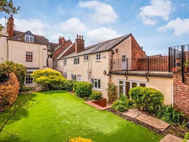 Apartment for rent in Cliff Hill, Green Close