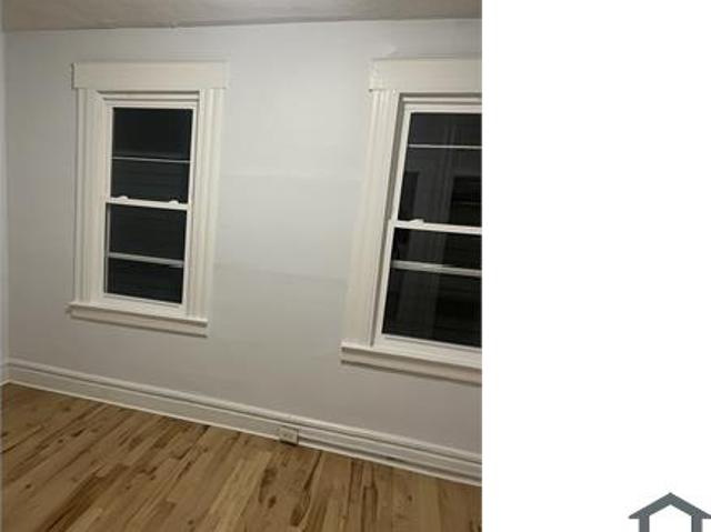 Townhouse for rent in Newark